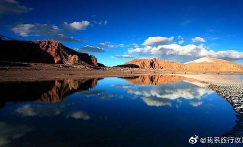 在海滩上玩耍的儿童的句子1