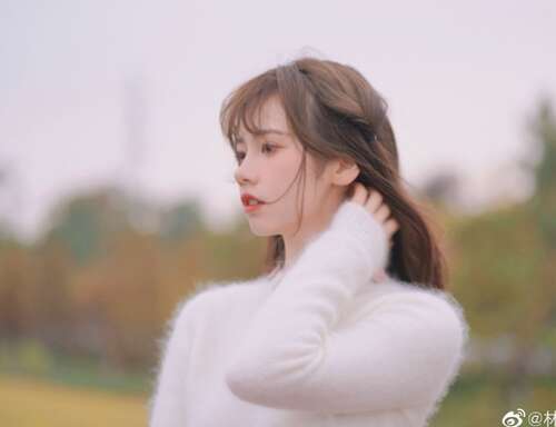 我在表面上感到快乐,在内部感到悲伤