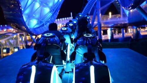 兴荣幼儿园宝宝很高兴玩玩具句子2