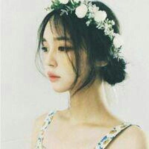 描述一个讨论第3句的不安的句子