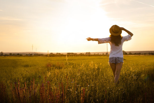 15，年轻，你必须快乐，爱也喜欢开车，拍良好的观光，手工摄影，拥抱奇怪。