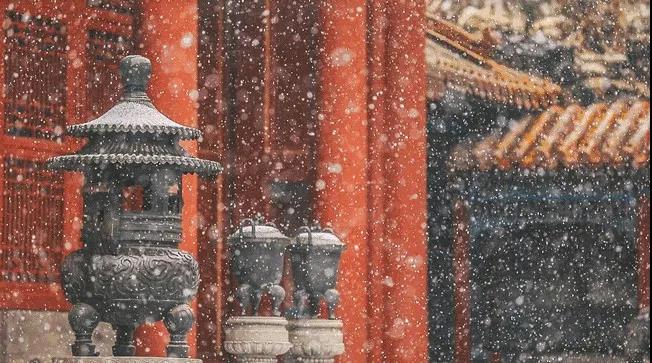 10，别担心，冬天当然不仅仅是寒冷和寂寞，而且热锅里热的肉丸，匆匆煮沸，厚厚的毛绒睡衣，温暖的床，关于冬季记忆很热。要快乐，照顾好自己，即使一个人会有一个好的冬天。