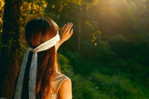 QQ签名悲伤女孩孤独英语