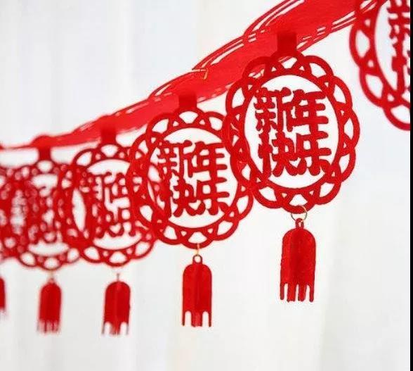 12，春节，新年早期;送你一杯芬芳的酒，我希望你能追随好运;送你一个幸运的绘画，生活幸福，人们称赞;送你一个红色的灯笼，一切都是普带的家庭企业;新年大基祝贺我祝贺！