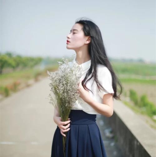 婴儿哭的母亲很沮丧