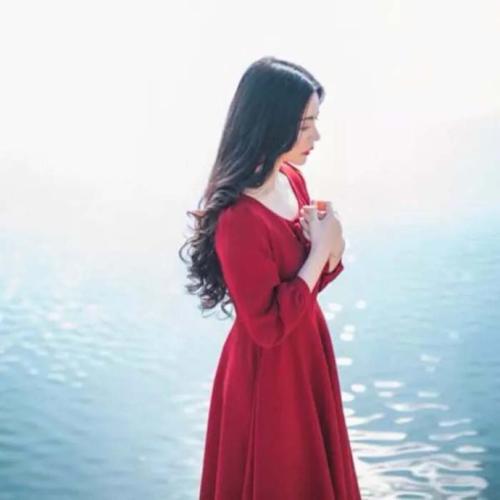 15.只有过去可以符合未来更完美的风景。