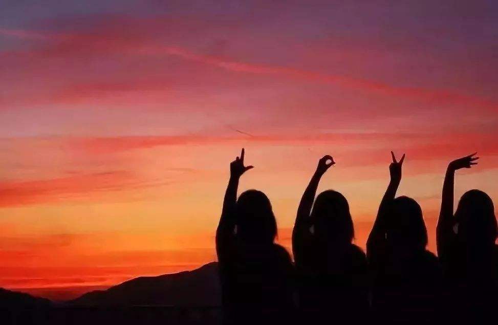 15.爱的诚意总是不仅仅是真正的黄金。真正的金不能。友谊比简单的线条好。无论你在哪里，发生了什么，它会带你从禁令深处，这将是一个推向未来的线。这条线是一个坚实的国家，除非你个人打破它，别人被切断了。