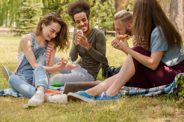 好朋友触摸了句子