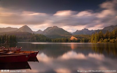 15.你的身材是帆，我的眼睛是河流，有多少次想要留住你，最后不能。我知道幸福是罕见的，但更珍贵的是自由。