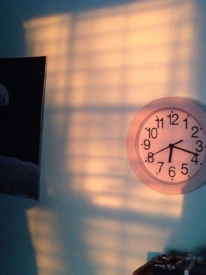 15.每天下雨，因为冬天没有晴朗的天气，人们都很无聊！心情沮丧！走出太阳。