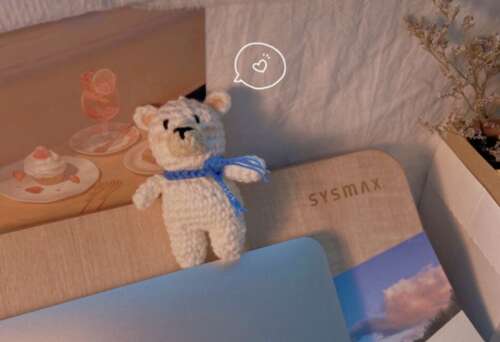 20，余光先生说，在月光和雪之间，你是第三种颜色，在我，太阳和月亮，你是第四少数。