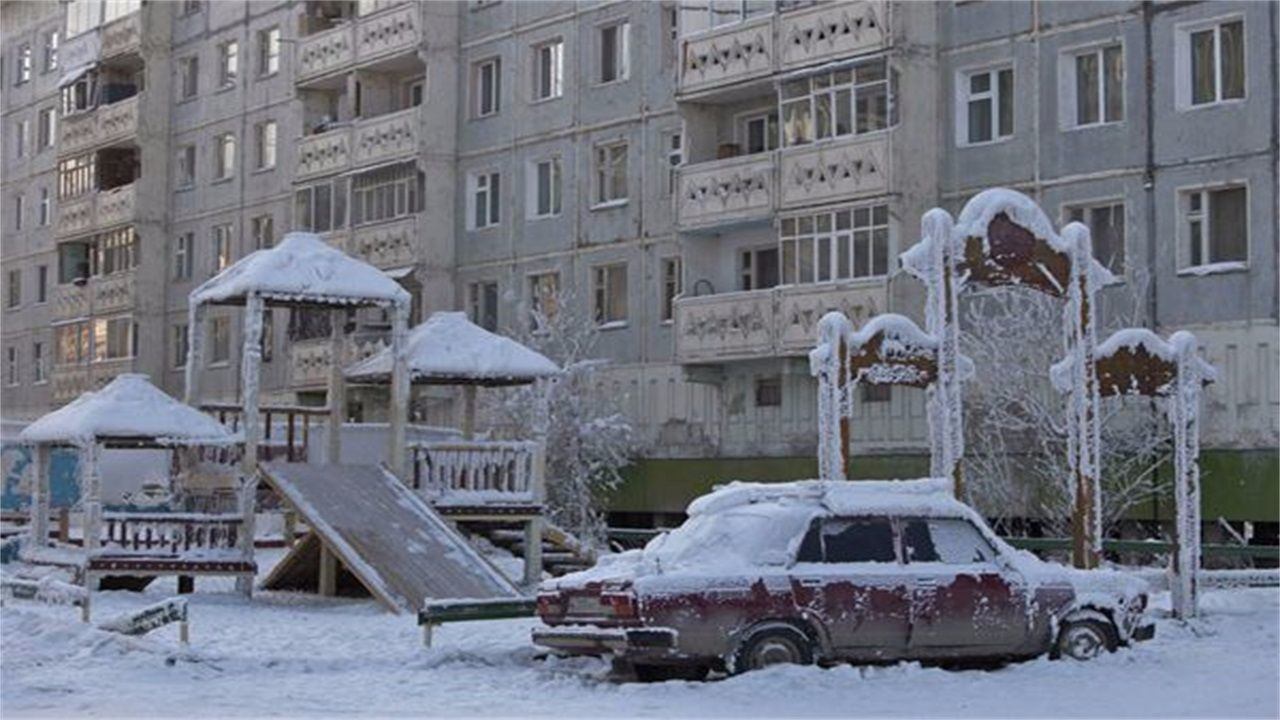 12,图片突然变成了一阵黑色长袍的黑色巨型阵列过夜,这个小镇给了他一个疤痕完全删除了历史。