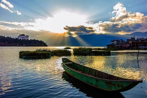 在夏天，问候给予了顾客的问候祝福短信