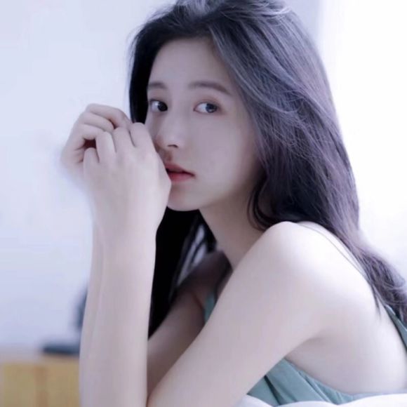 女人发快速手谈论句子