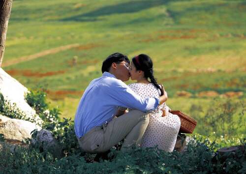 9.在风雨之后，我把我的心放在彩虹中。沉默的夜空，我会在月球上停泊。事实上，我想把我的心脏停在你的港口，有你的地方，是我的幸福。