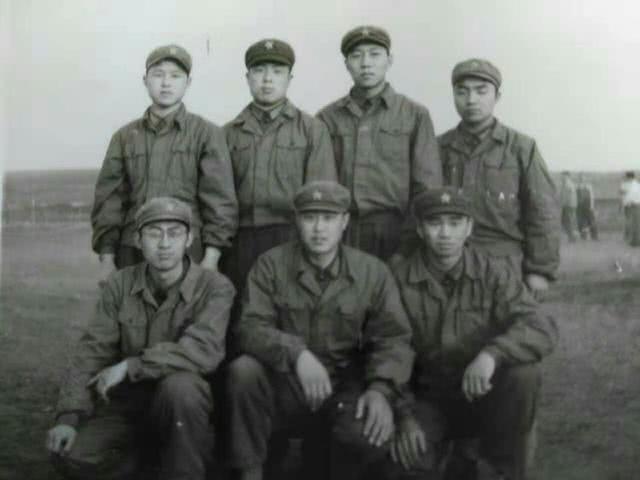 15.过去，青年年，第一次感觉是同志的神圣性。我们在这个神圣的光线上，花了我们宝贵的青年。过去后，第二个感觉为第二种感觉感到自豪。因为，在那一天，我们喜欢这股票的宣传团队填补了中国文学阶段的空白，这是我们的辛勤工作构成了这兵的历史。