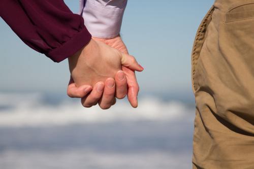 15.友谊总是一个甜蜜的责任,从来没有机会。