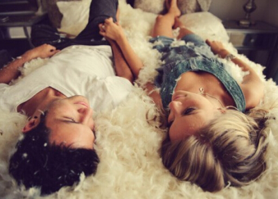 在夜间，悲伤是悲伤的