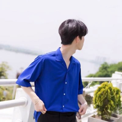 15.最近，风太大了，人们被刮了。