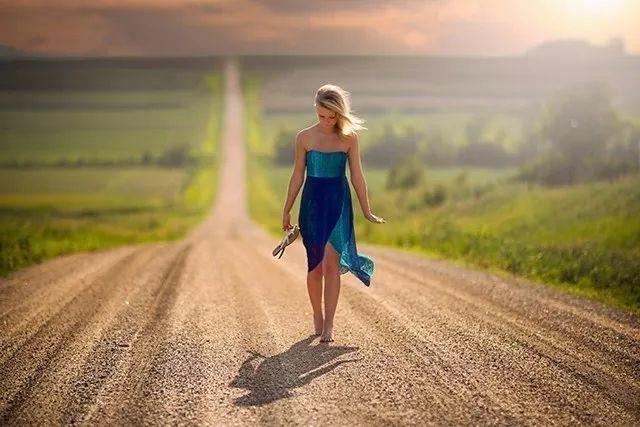 虽然你的寂寞被击败，但你很自豪地写友谊句子1