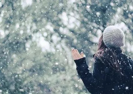 第一个雪句是美丽而短的