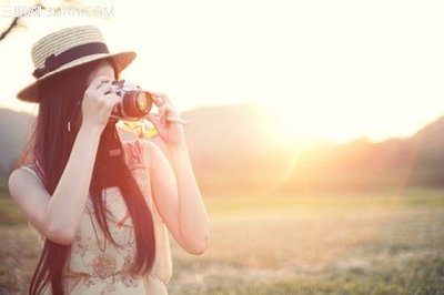 15，圣诞节短信送头发，圣诞树是黄金，快乐和善于加入世界，宁静的吉祥降低，友谊深处，节日聚集。亲爱的朋友，我很久没见到了你，我希望你圣诞快乐！