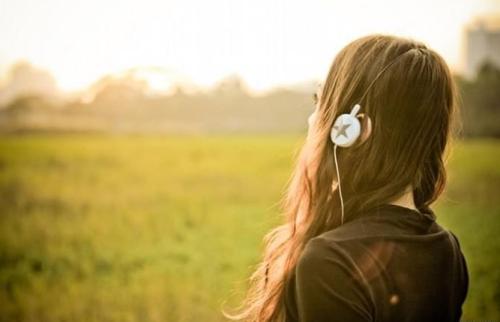 14，鲜花的花恋爱了，而且有一个梦想百合，金房子只是由玉溪拍摄，刺绣仍然是针，而联盟咒骂，以换取春季风格。我想念你，我希望春天是腐烂的，这是我无法帮助的担忧。