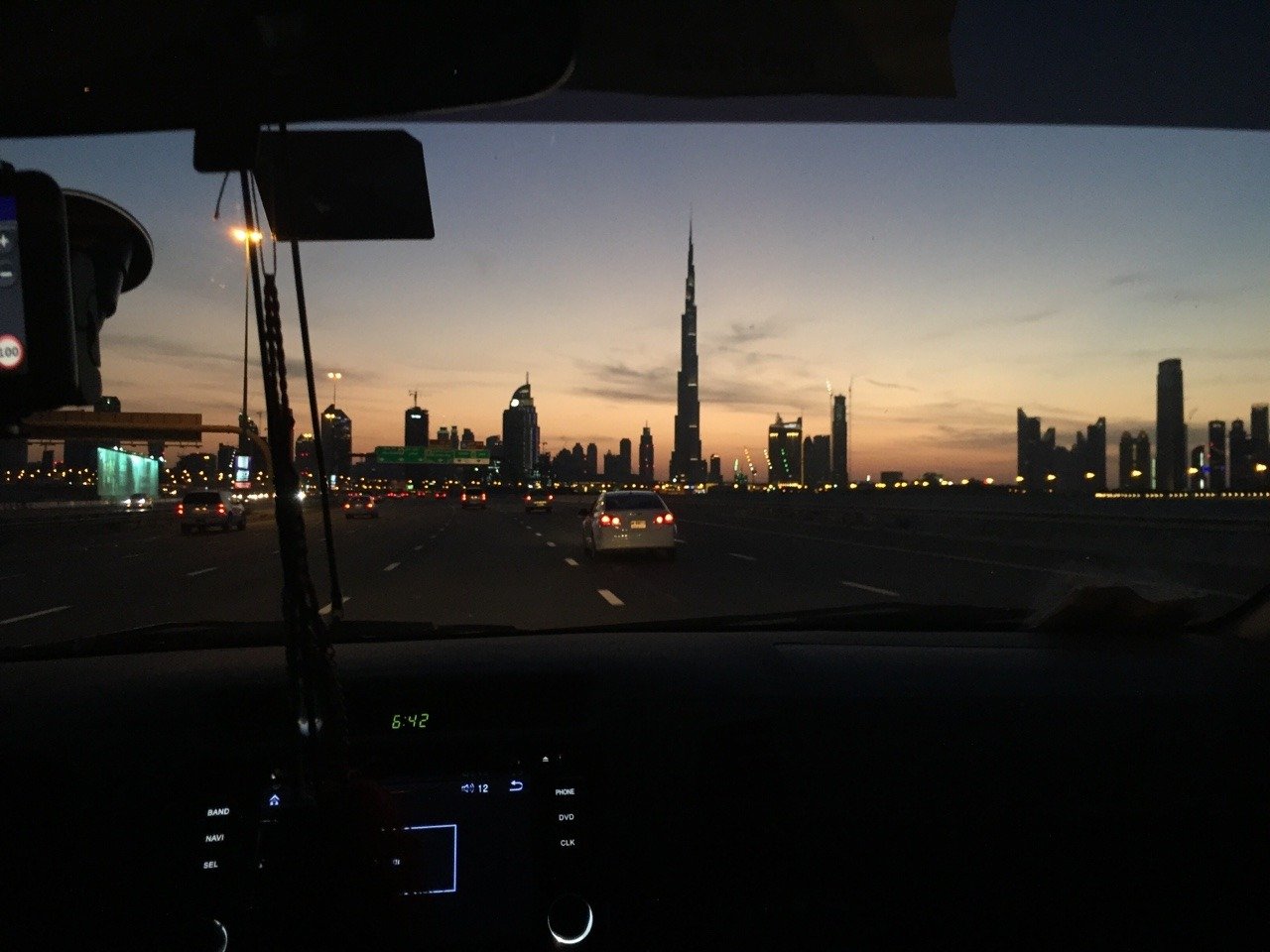 21，人们会在这样一生中，不要太渗出，没有太多的奢侈品。如果我们努力无关，我们可能希望：由于上帝不爱我，不要让我破解鸡群，不要让我出去，我会强迫它？其他人着名，但我是班主。我们不妨安慰自己：它是你的，隐藏，无法隐藏;不是你的，寻求不来。