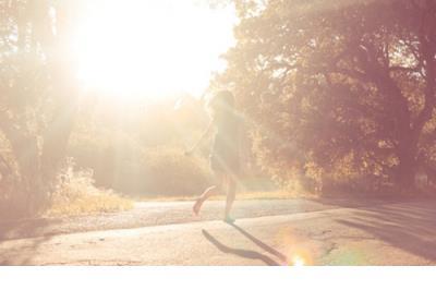 15，很多东西在黑暗中生长，你认为这只是一块肉，实际上它已经设置了一块;你认为草是霜，事实上，它的心脏是一条雪！