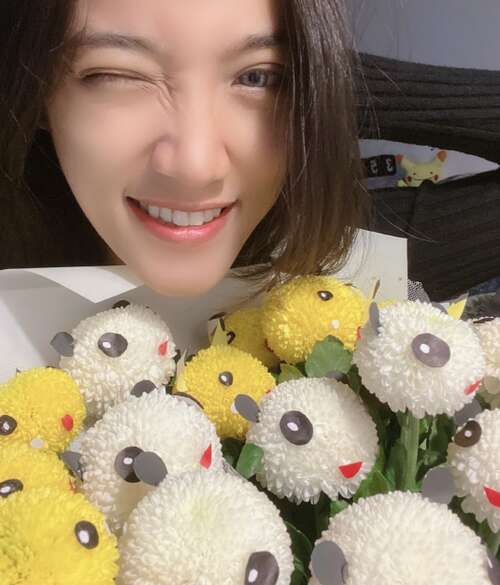 10，我的兄弟是欣喜若狂的，抱着这个浸泡。汗水，汗水通知，舒适地微笑。