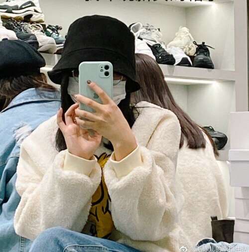 10，你代表，听到生活。我们将来会拥抱醒来;我们将容易满足和幸福恋爱中。即使是无常，也是粗俗的;我们将在心脏的核心中争吵，它再次挽救;我们将彼此相互作用;我们将互相互相，以爱的名义。