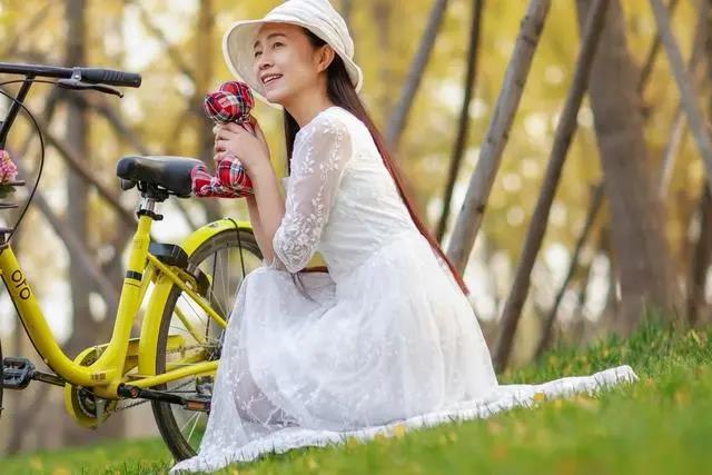 独特的女人的气质简报