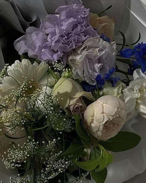 14.世界上最痛苦的事情是，当两个人都是爱情时，他们必须分手。