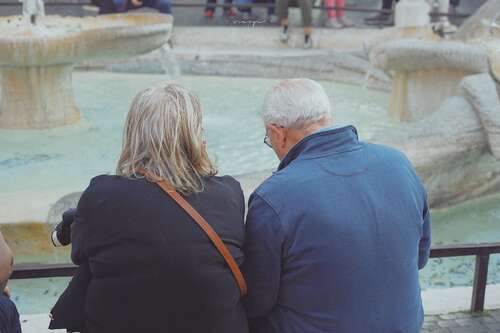 从强大的句子中建议朋友1