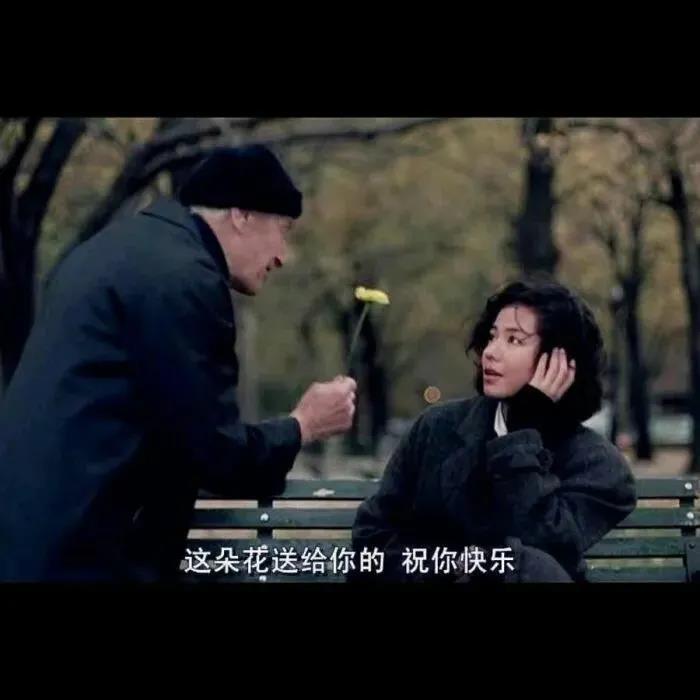 33.每一次遭遇，财富已经分配了。如果你能做到，你可以珍惜它，享受每一次遇到，无论你是恋人，还是比现实生活中的恋人更珍贵的终身伴侣。