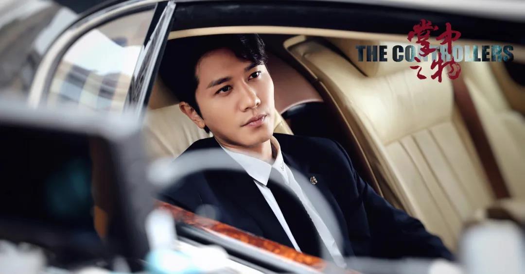 棕榈的身体“在太阳下”的经典线条1