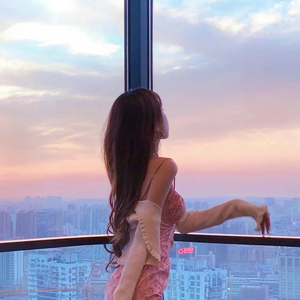 那个男人听了爱情。