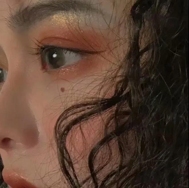 27，是时候赶紧真实的葡萄酒，手的手不考虑。我想念你，直到过去，直到永远。快乐的新年！