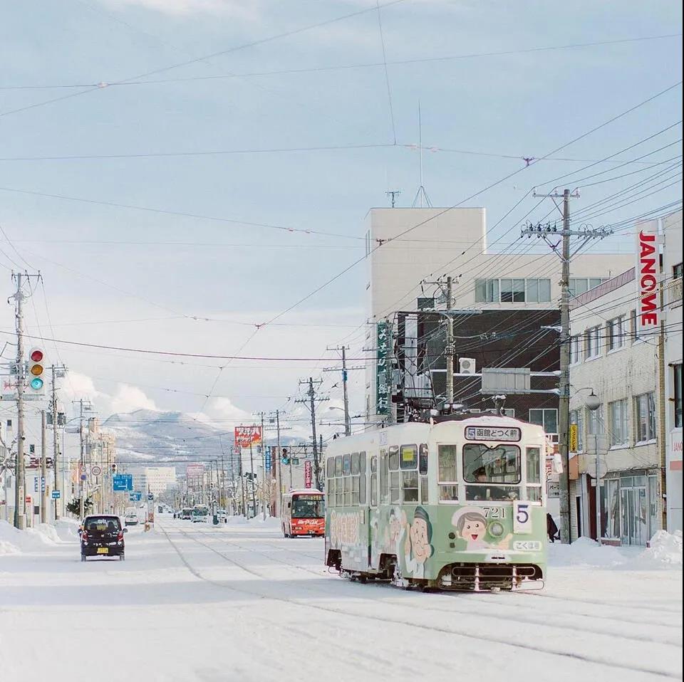 关于第一个雪句的简短句子1