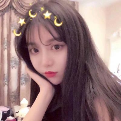 湖泊很难，就像一个完美无瑕的玉器闪烁着美丽的光泽。