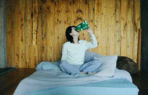 26，感恩是爱的一个实施例。一切都是爱的最强大的事情，但它呈现在不同的面孔中。