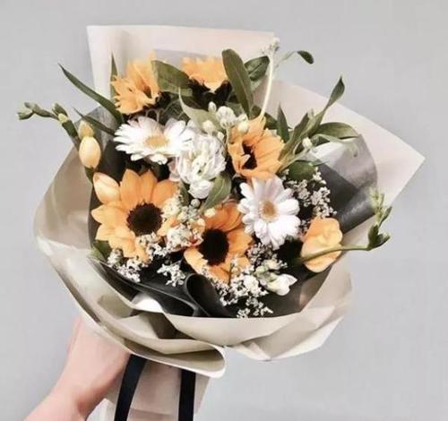 15，我愿意做一个围巾，冬天送你寒冷;我愿意制作阳光，为你带来温暖;我愿意成为一名病态，我会推动所有的痛苦折磨;现在我是你的女儿。 ，我希望我的照顾在你身边！