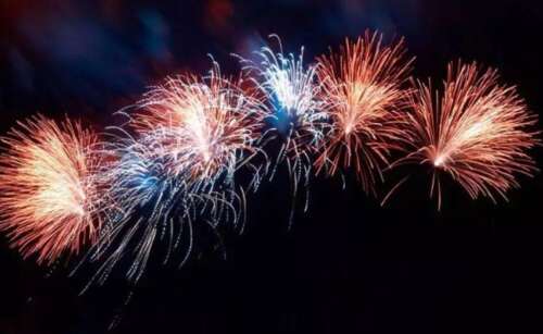 30,漂浮漂浮,人们比烟花孤独。