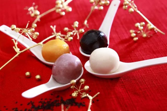 19，明悦是空的，灯笼节是微笑的，十五汤是圆形，快乐，快乐，经常与你一起，温暖的短信给你发毛，那么你会大，节日，祝你愿望，一起愿望希望。