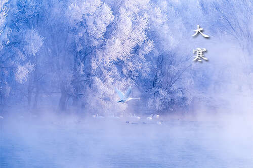 33，大寒冷的衣服不仅，冬天是“温暖”的第一：头部温暖，身体温暖，脚是温暖的，心情幸福，朋友和家人迎接祈祷祝福，祝你幸福和温暖。温暖的。愿你在冬天温暖，快乐！