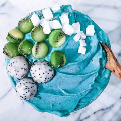 15，爱是宽容而不是放纵，爱情是关怀而不是宠物，爱是相互诚信而不是单一优惠券，爱是一百口味，不满，甜美......真正的爱情不一定是眼中的完美搭配其他人，但彼此的相互适合是让彼此更好地默默地。