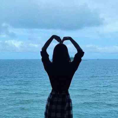 15.生活中最宝贵的生活是生命。生活中最重要的是友谊。世界上的一切都是热情和友谊，而朋友之间的每一个都有疑虑。一切都是灵魂和灵魂的混合，我珍惜生命中的每一个。我有一个朋友，真诚希望我的朋友安康，幸福，幸福！