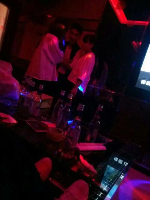 独立了一个忠诚的诗歌