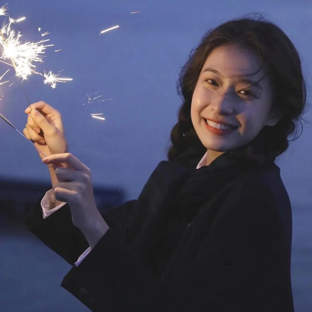 30.如果这个世界上只有一个长长的时间，请原谅我，没有我爱你，只是我想念你。