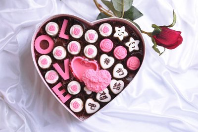 15.我仍然喜欢你，如春天，绿叶，夏日的阳光，并不像你那么好。